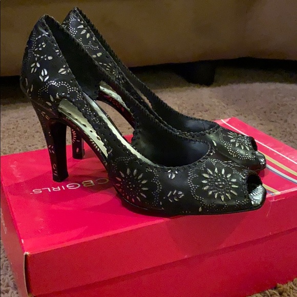 Black with silver trim BCBG peep toe heel. - Picture 7 of 7